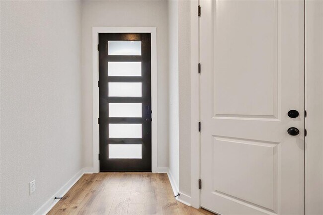 Foto del edificio - 912 Leaning Oak Ln