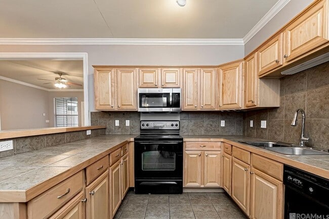 Building Photo - 809 Summer Breeze Dr