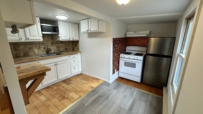 Building Photo - 46 N Center St