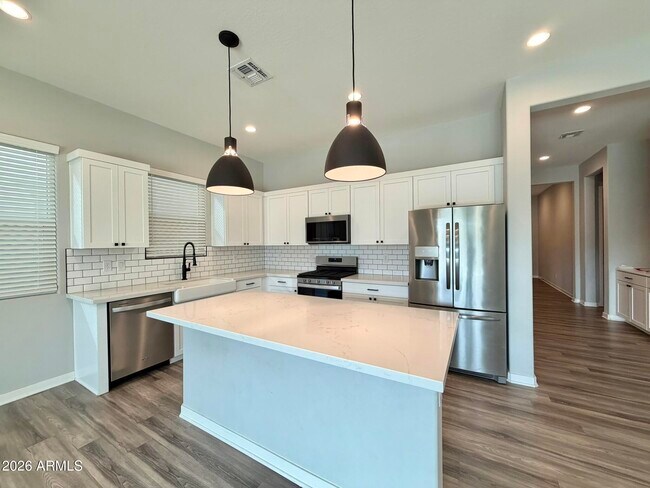 Building Photo - 10151 E Thunderbolt Ave