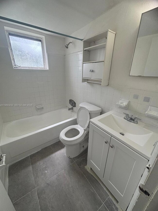 Foto del edificio - 1400 W 29th St