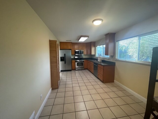 Building Photo - 832 loadstone court