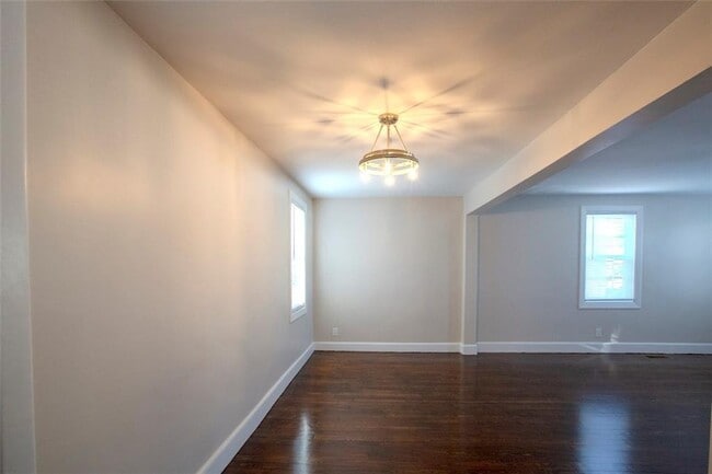 Building Photo - 10 Ringgold St