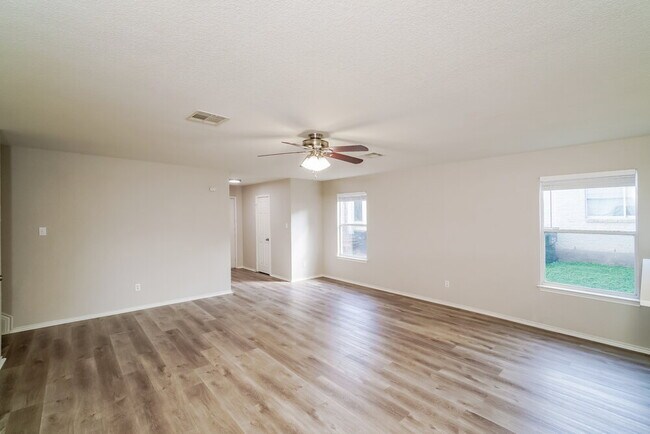 Foto del edificio - 117 Mood Lake Dr