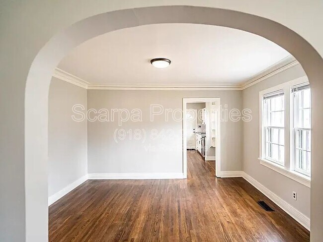 Building Photo - 610 N Ash Ave