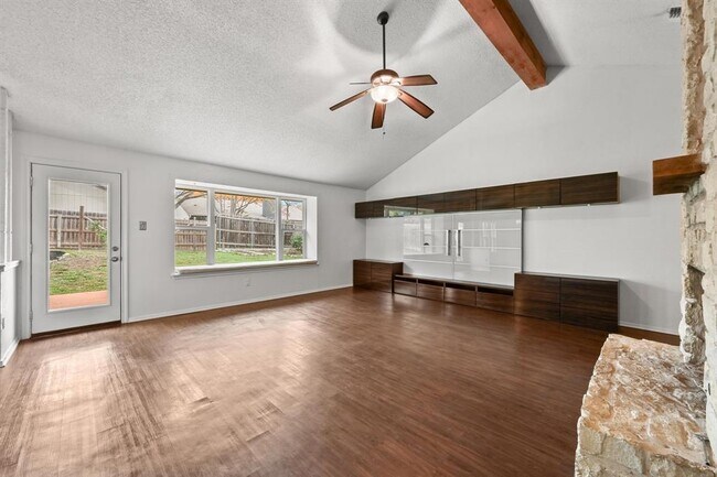 Foto del edificio - 7811 Finch Trail