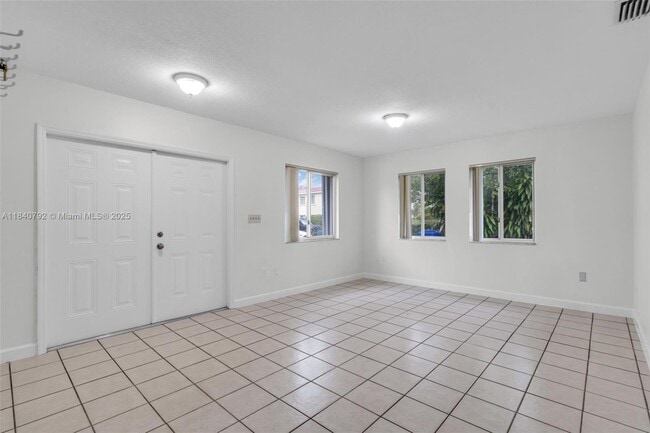 Foto del edificio - 2817 SW 39th Ave