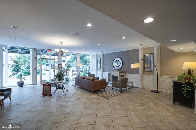 Foto del edificio - 10570 Main St
