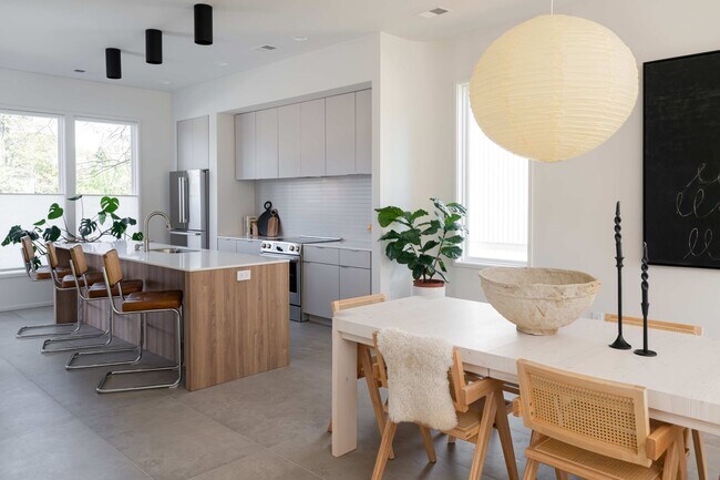 Foto del edificio - Great contempory home close to the heart of Greenville.