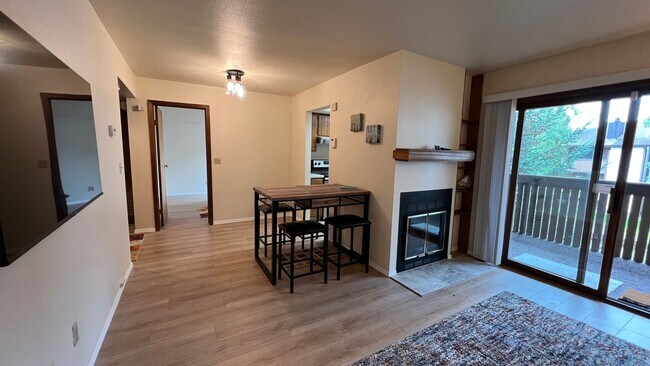 Building Photo - Furnished 2 Bed Top Floor Condo with Garag...