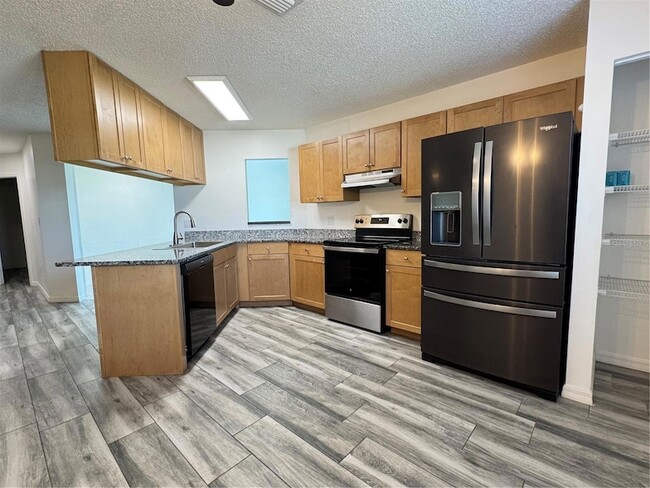 Foto del edificio - 215 Fernwood St