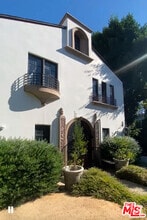 Building Photo - 2080 1/2 Vine St