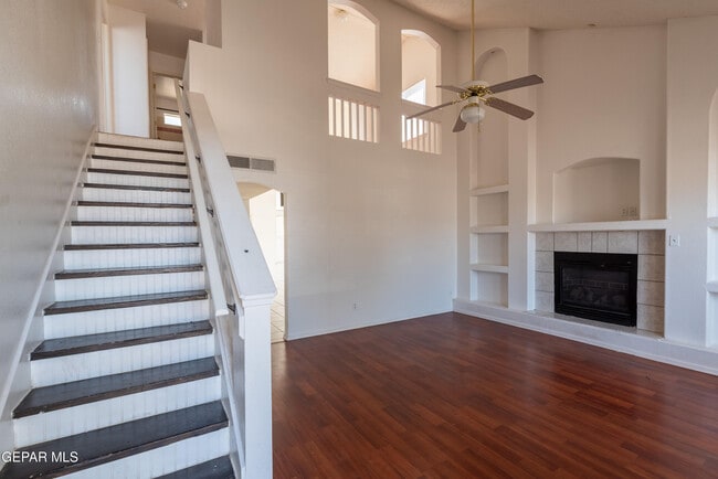 Building Photo - 2212 Tierra De Oro Way
