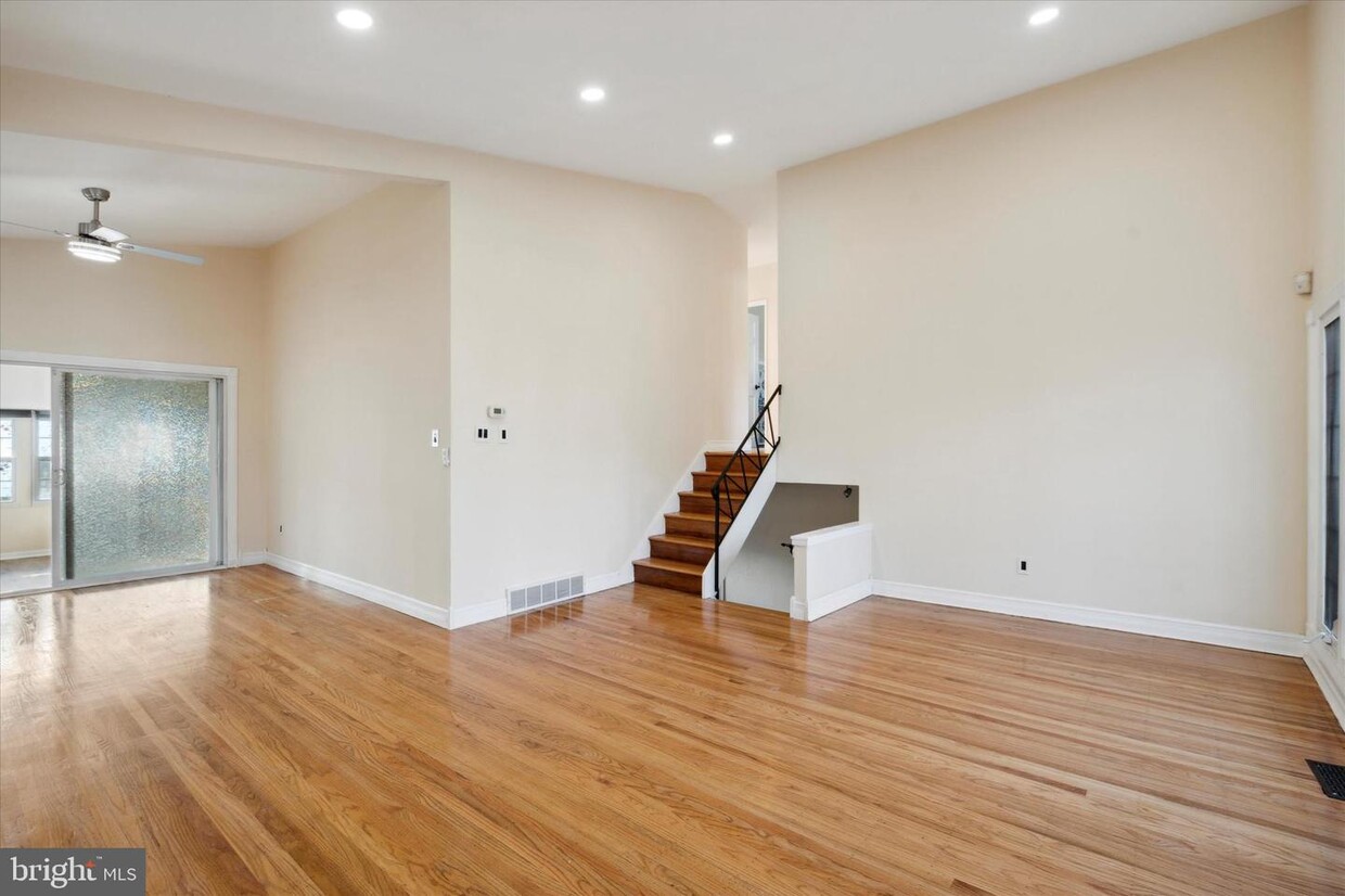 Primary Photo - 1536 Clearview Ave