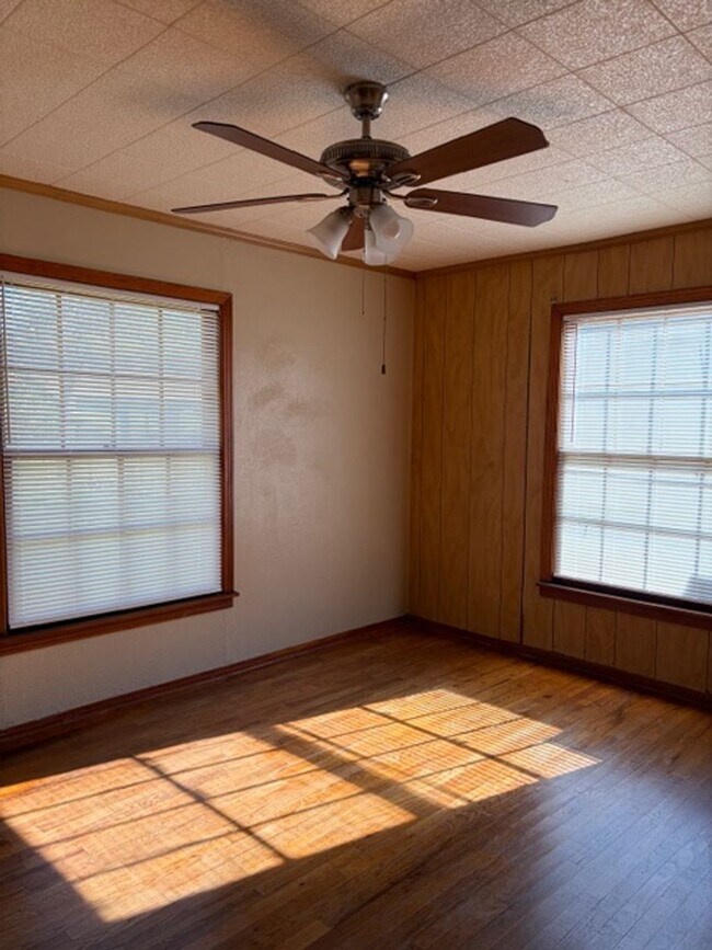 Building Photo - 3 bedroom 1 bath