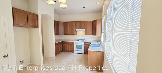 Building Photo - 4 br, 2 bath House - 2559 E WILDHORSE PL