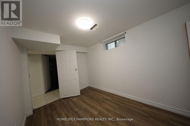 Building Photo - 9 Stoney Creek Dr