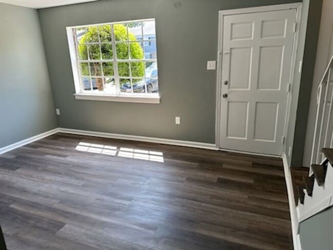 Building Photo - Renovated 2 Bedroom Townhouse East Henrico Area