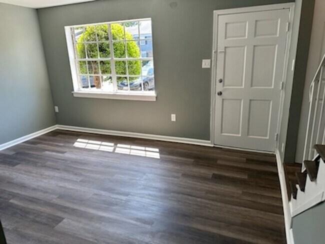 Foto del edificio - Renovated 2 Bedroom Townhouse East Henrico Area