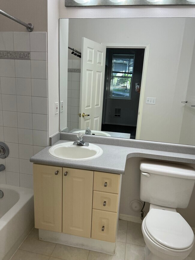 Foto del edificio - 16125 Juanita Woodinville Way NE