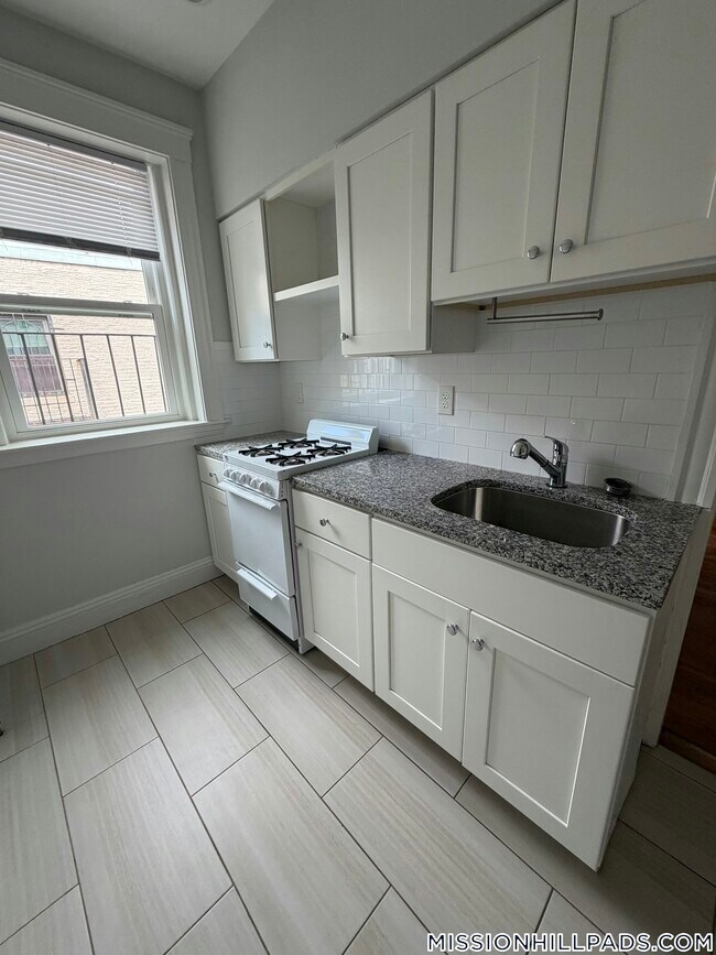 Building Photo - 49 Worthington St