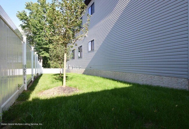 Building Photo - 1452 Drumgoole Rd W