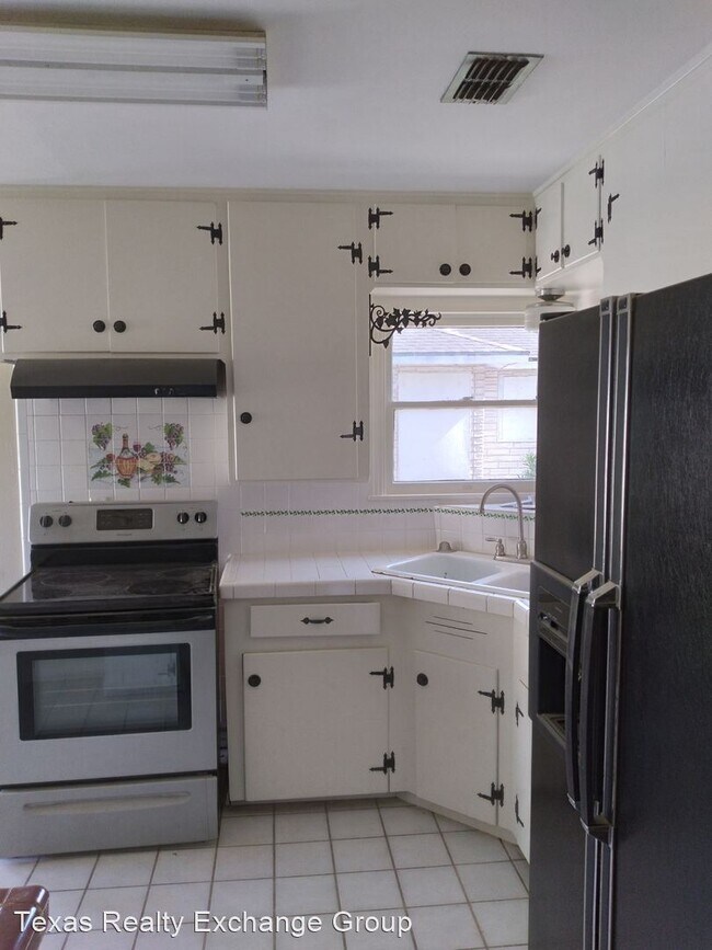 Building Photo - 3 br, 2 bath House - 438 Stages Almond