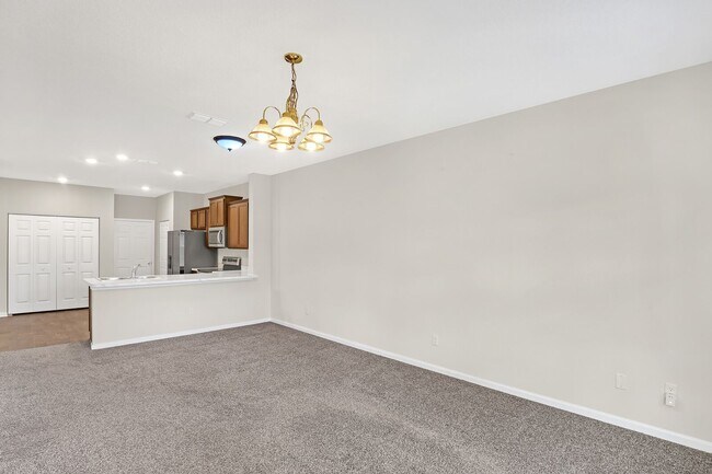 Foto del edificio - Beautiful 2 bedroom/ 2.5 bathroom townhome...
