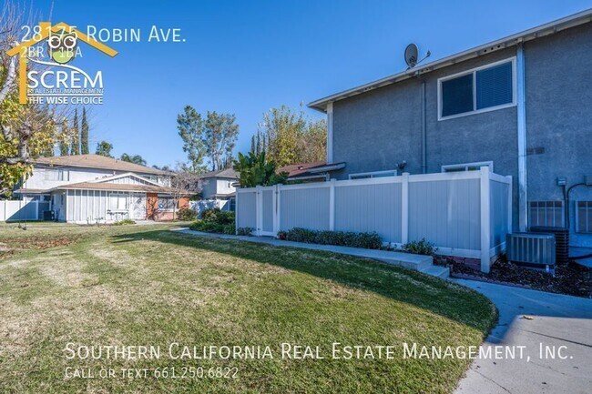 Building Photo - Two Bedroom Townhouse in Santa Clarita