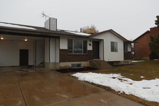 Building Photo - 111 E 900 S