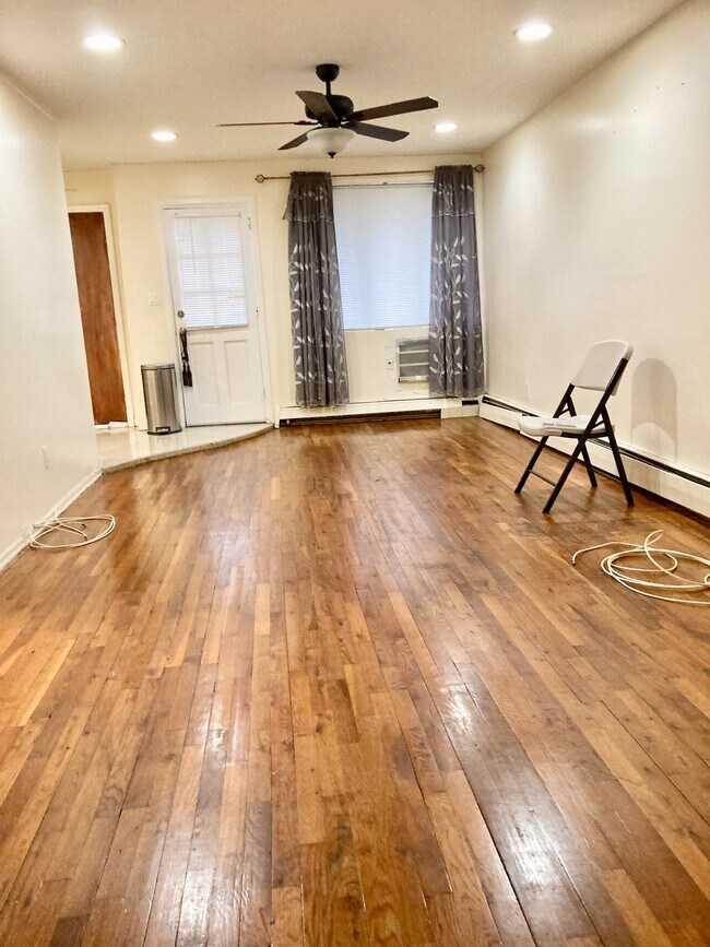 Foto del edificio - 7308 Avenue M
