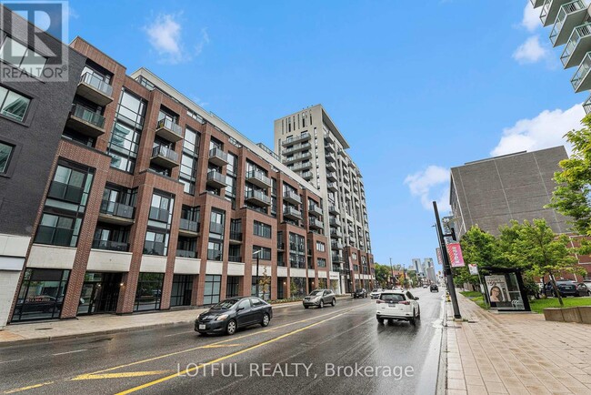 Building Photo - 560-560 Rideau St