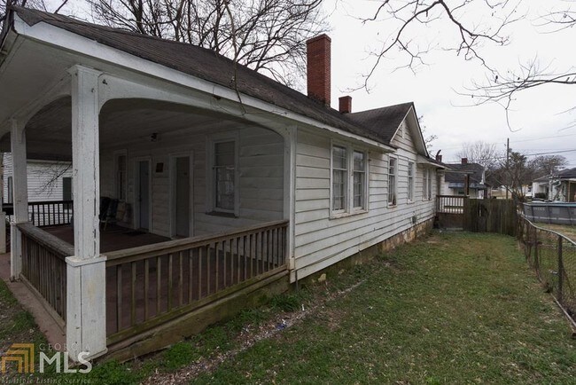Building Photo - 43 Hazel St