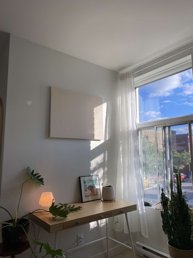 Building Photo - 27 Rue Saint-Viateur