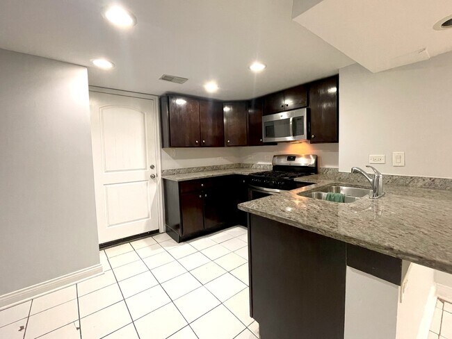 Foto del edificio - 2648 N Kildare Ave
