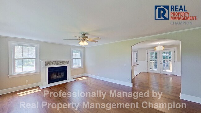 Foto del edificio - Beautifully Updated 3 BD/2 BA Home with Fe...