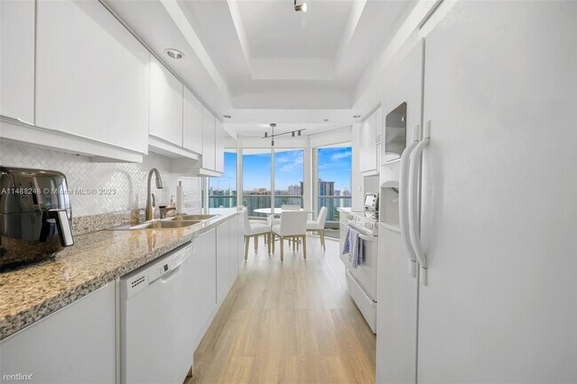 Building Photo - 3 br, 2 bath Condo - 7000 Island Blvd Apt ...