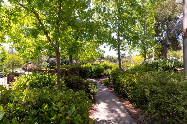 Building Photo - Scenic Long-term Rentals!