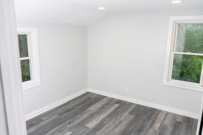 Building Photo - 103 Hawthorne Dr