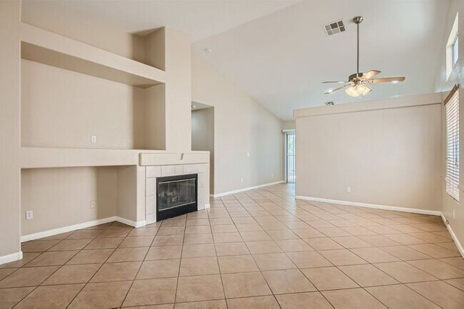 Foto del edificio - STUNNINGLY UPGRADED 1 Story, 3 Bedroom Hom...