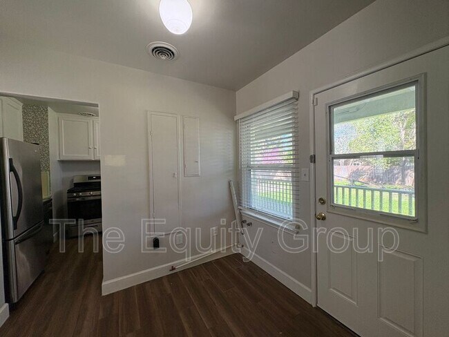 Foto del edificio - 1610 W College Ave