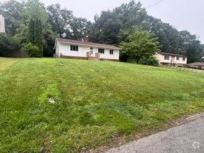 Building Photo - 850 Rood Dr
