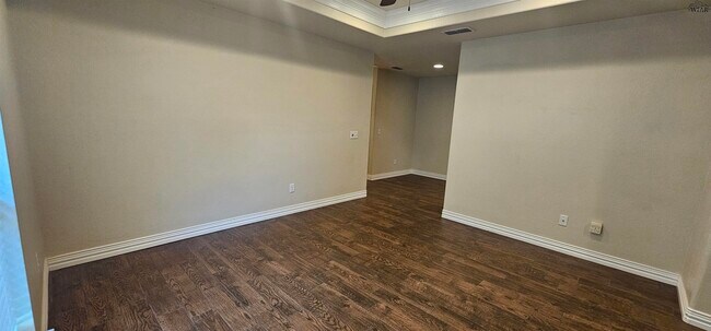 Building Photo - 2947 Cunningham Dr