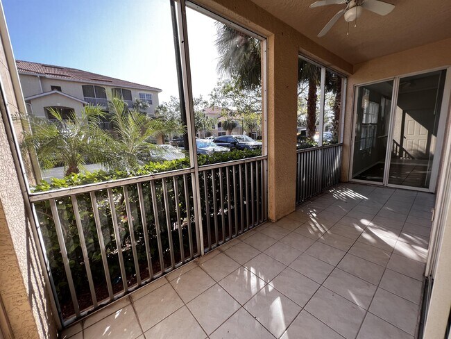 Foto del edificio - 9025 Colby Dr