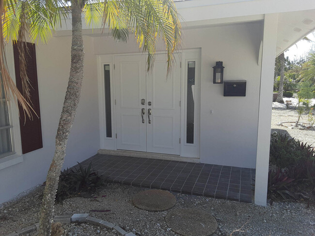 Building Photo - 1666 Sabal Palm Dr