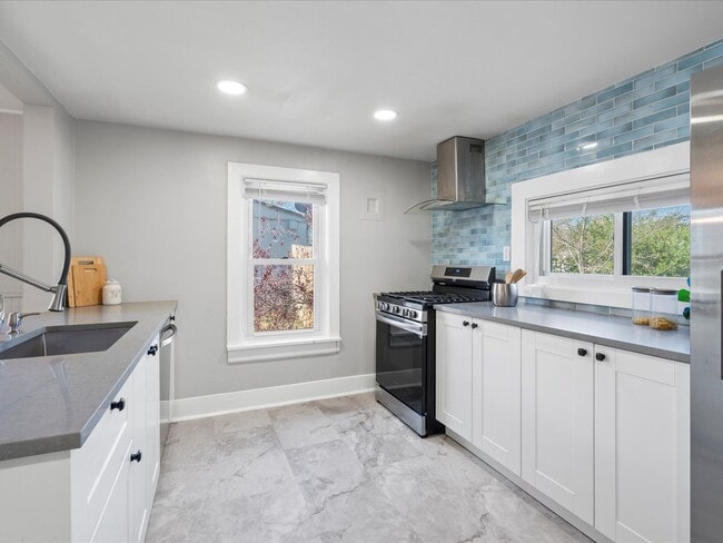 Building Photo - Charming Updated Bungalow near Downtown De...