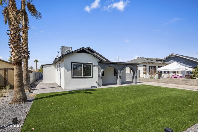 Foto del edificio - 1440 E Pierce St