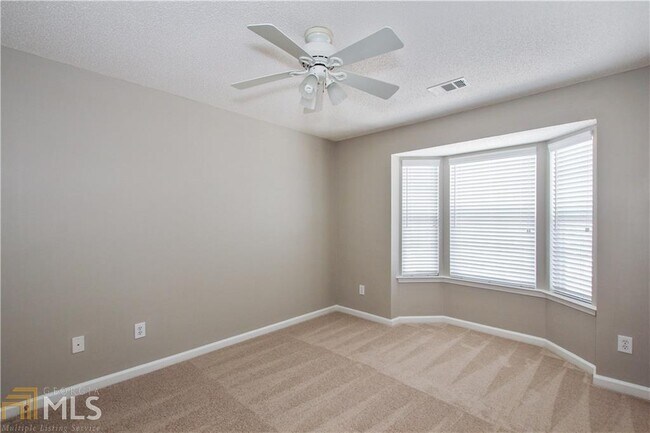 Light &amp; bright bedroom 2 - 4129 Howell Park Rd