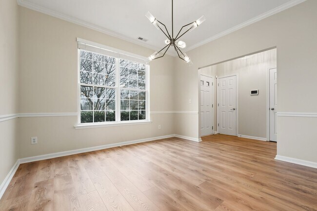 Foto del edificio - Thoughtfully designed 3 bedroom, 2.5 bath townhome with fenced yard