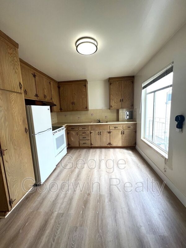 Building Photo - 1383 38th Ave